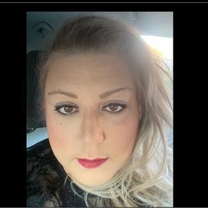 Meet your Posher, Adrienne